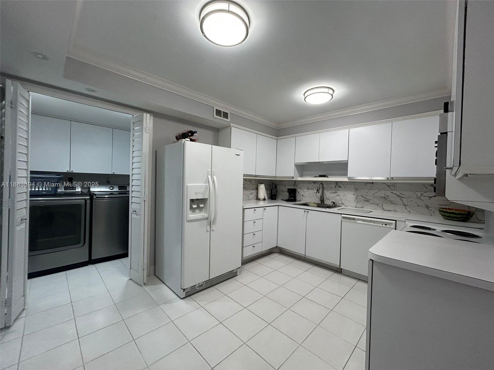 COUNTRY CLUB APTS AT - Residential Lease