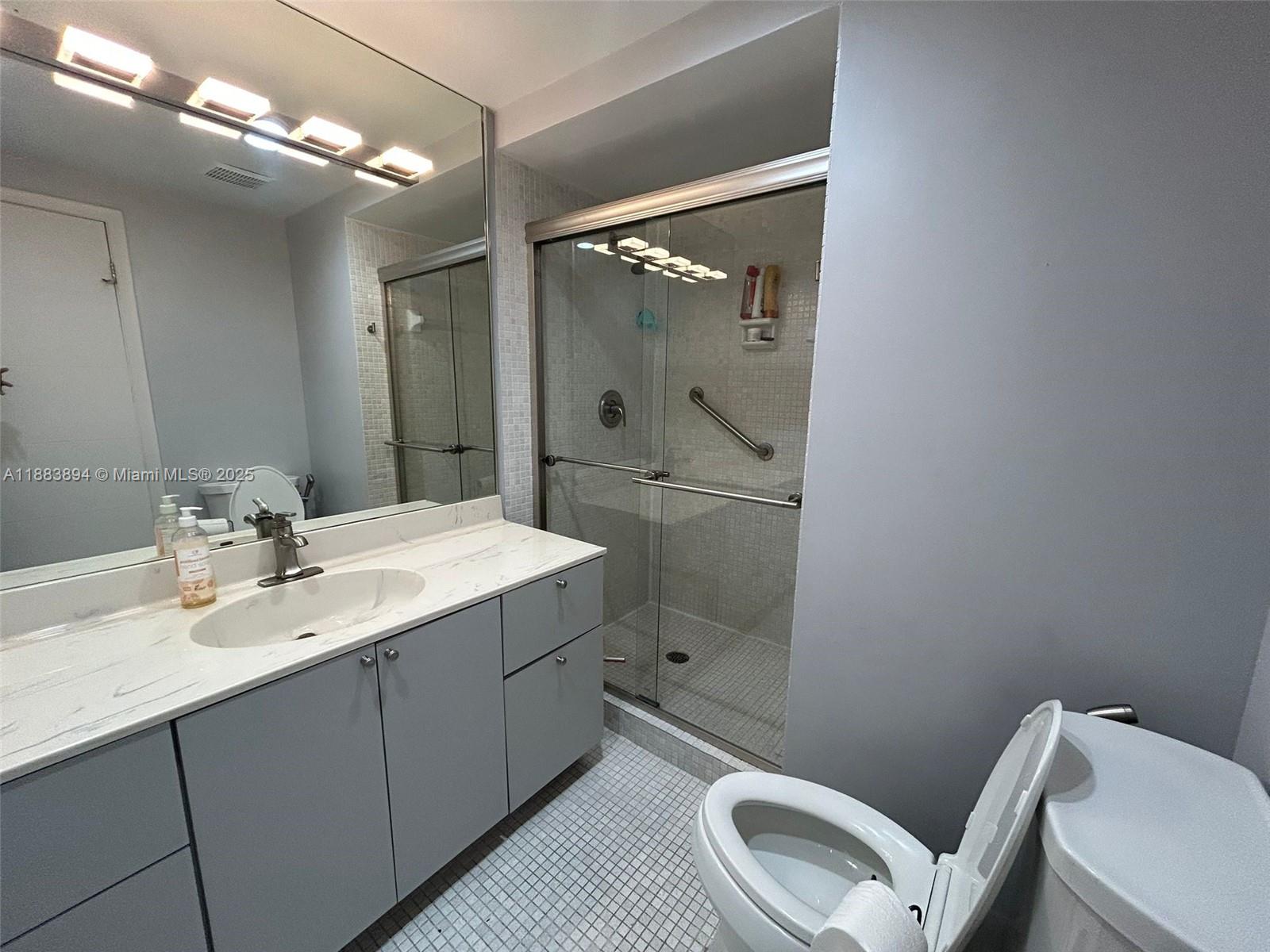 COUNTRY CLUB APTS AT - Residential Lease