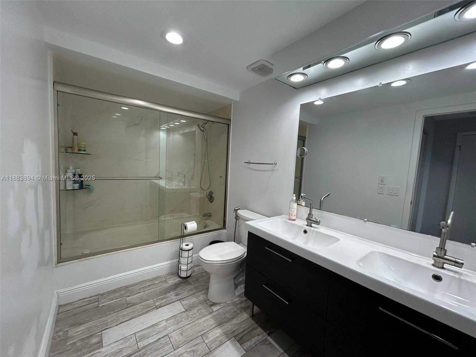 COUNTRY CLUB APTS AT - Residential Lease