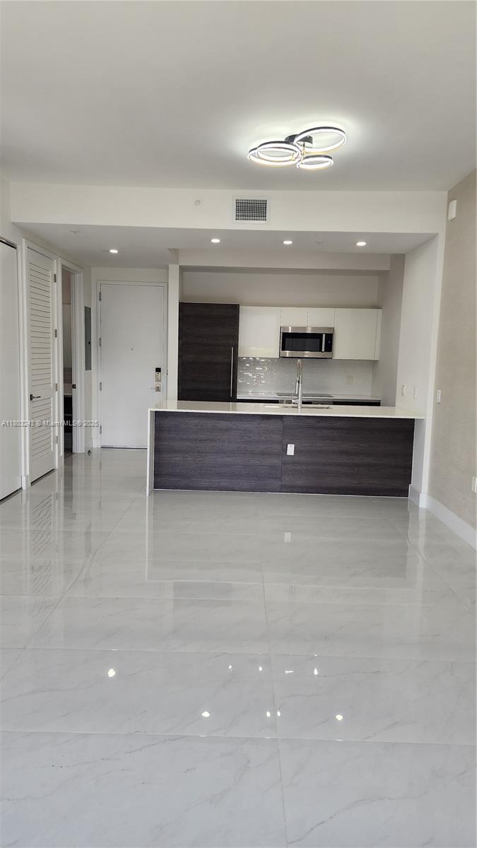 301 Altara Ave 424