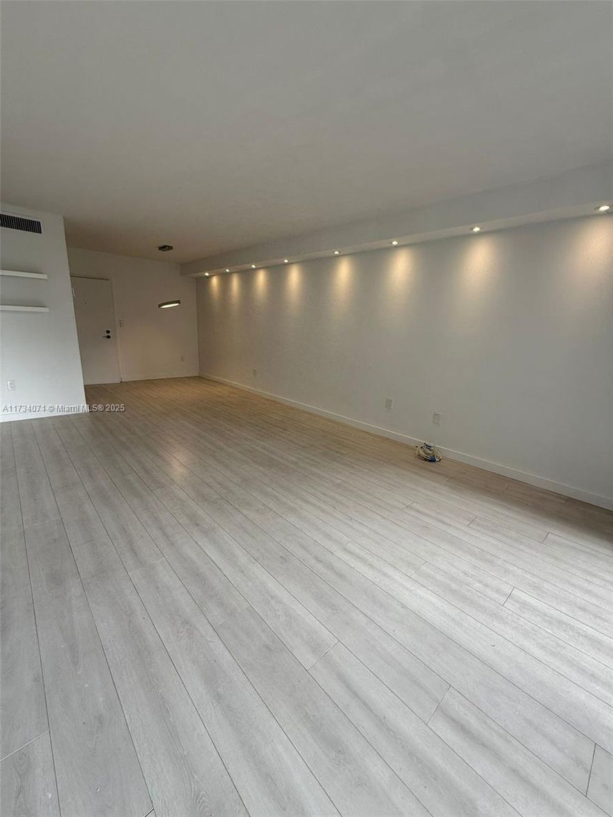 Great Opportunity for Investors! Luxury living! This condo is ready for you to make it your own. With all renovations complete, you can move in and start enjoying your new home immediately or your income property. Exquisitely remodeled condo, recently painted. Every detail of this condo has been thoughtfully redesigned, from the contemporary fixtures to the high end finishes. State-of-the-art and elegant kitchen. Enjoy the fresh, stylish ambiance that perfectly complements the stunning bay location. Situated next to the bay, this condo offers easy access to waterfront parks, walking trails, and vibrant local dining and shopping options. Enjoy the best of both worlds with a peaceful retreat and convenient urban access. Can be rented right away!