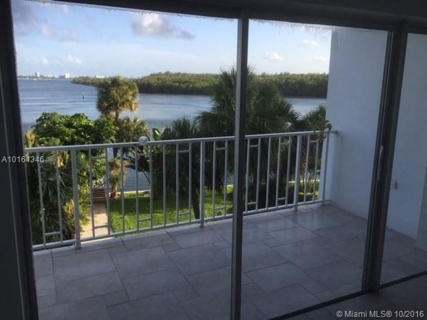 GREAT LOCATION. WATER VIEWS EVERYWHERE, FULL SERVICE BUILDING. ACROSS THE STREET FROM THE BEACH. THE UNIT IS MOVE IN READY. CABLE, WIFI, AC AND WATER ARE INCLUDED. POOL,GYM,CONVENIENCE STORE, BEAUTY SALON, SPA, SAUNA.