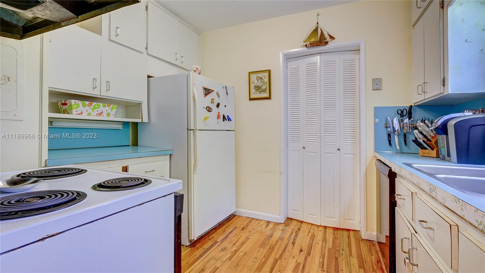 SUNSHINE VILLAS - Residential