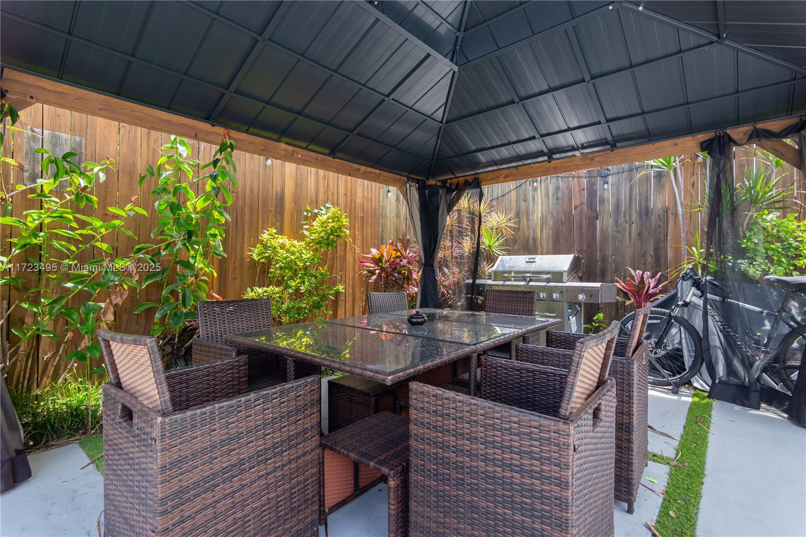 TREASURE PLAZA - Residential