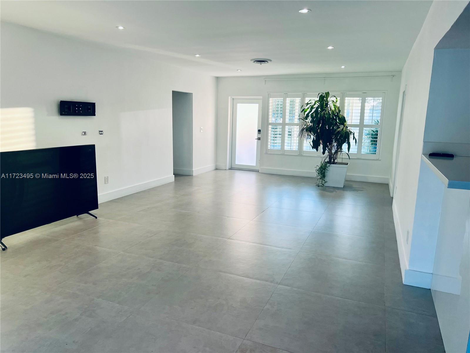 TREASURE PLAZA - Residential