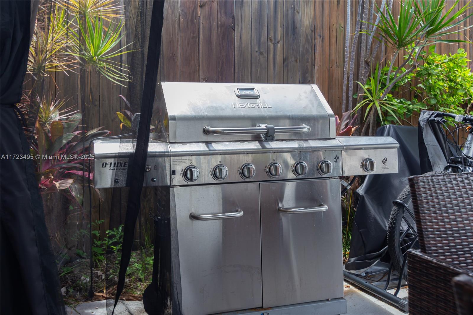 TREASURE PLAZA - Residential