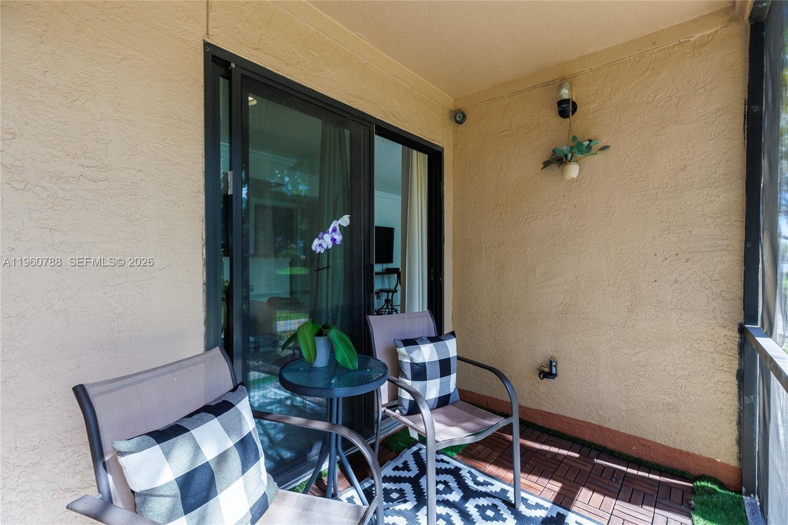 VISTA LAGO AT THE HAMMOCK - Residential