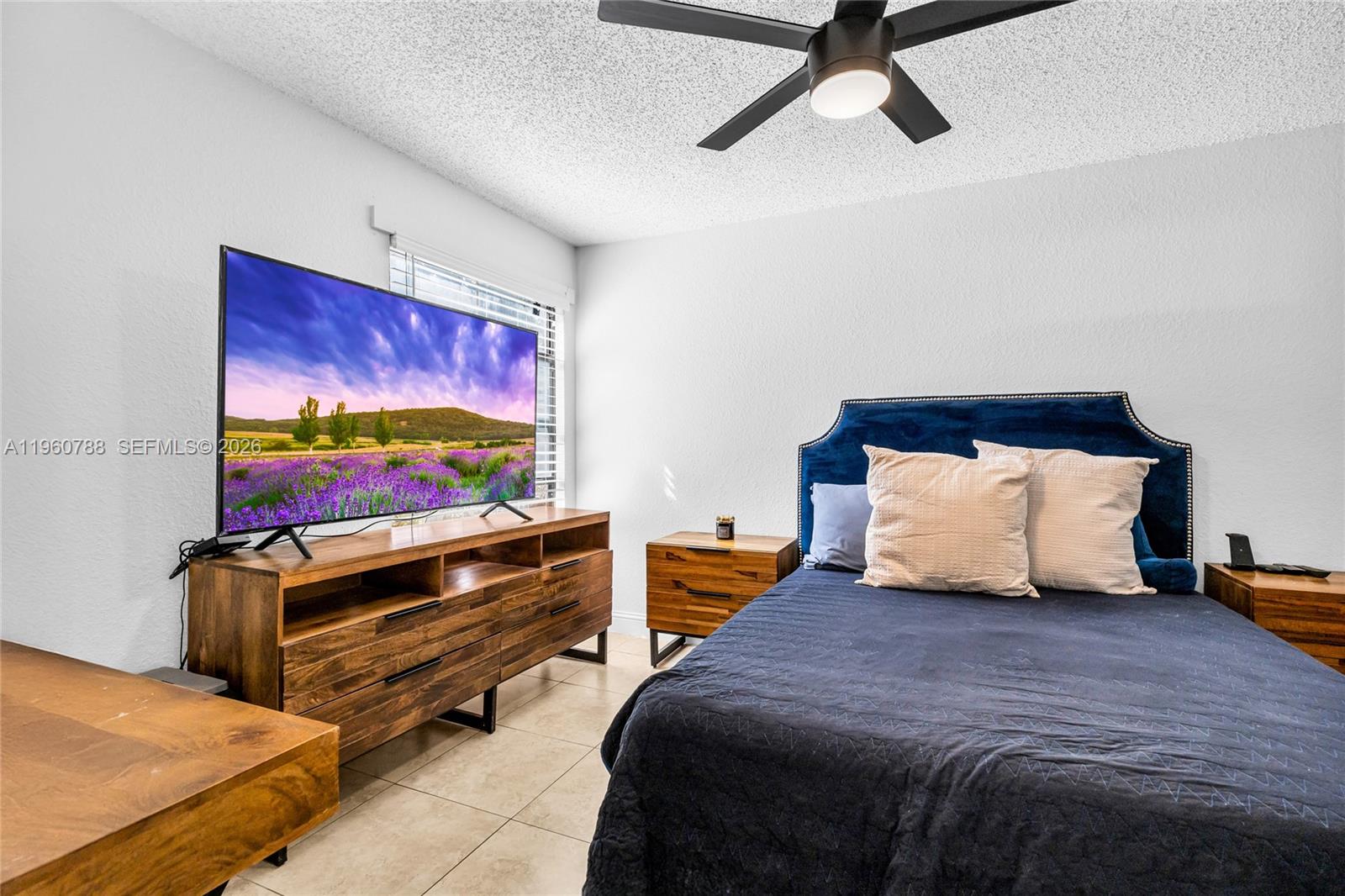 VISTA LAGO AT THE HAMMOCK - Residential