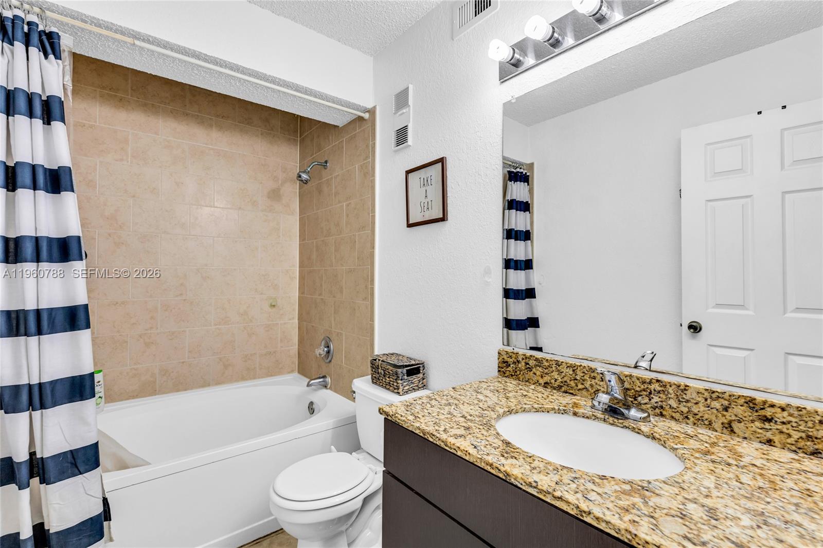 VISTA LAGO AT THE HAMMOCK - Residential