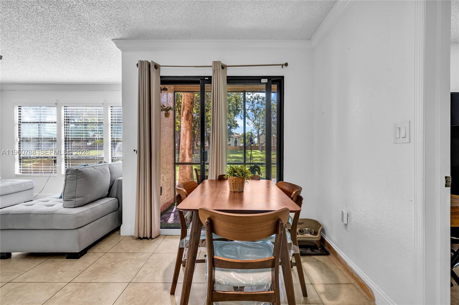 VISTA LAGO AT THE HAMMOCK - Residential