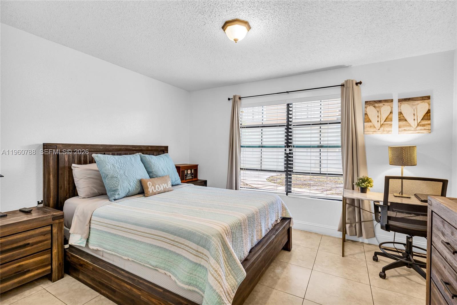 VISTA LAGO AT THE HAMMOCK - Residential