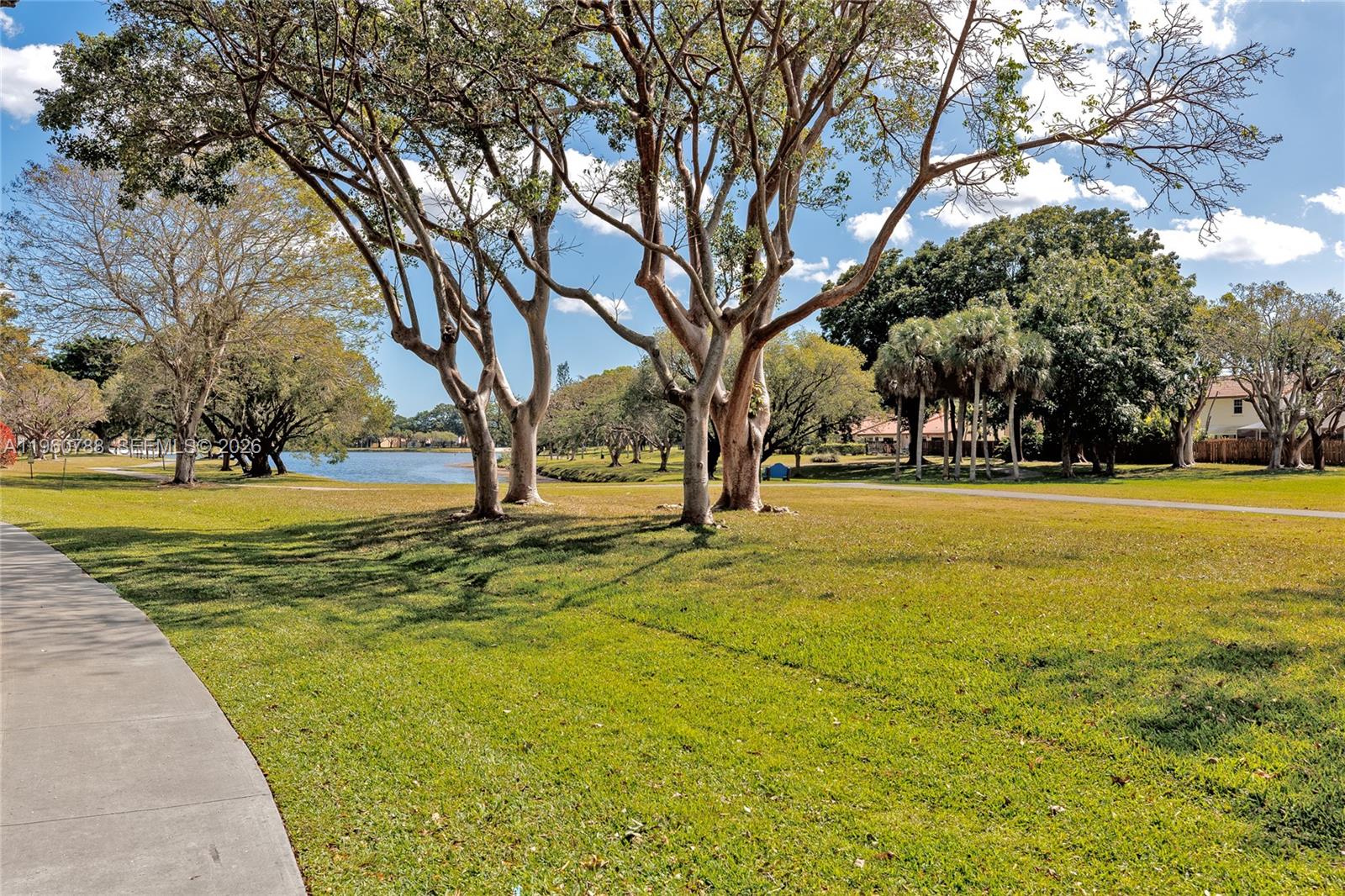 VISTA LAGO AT THE HAMMOCK - Residential