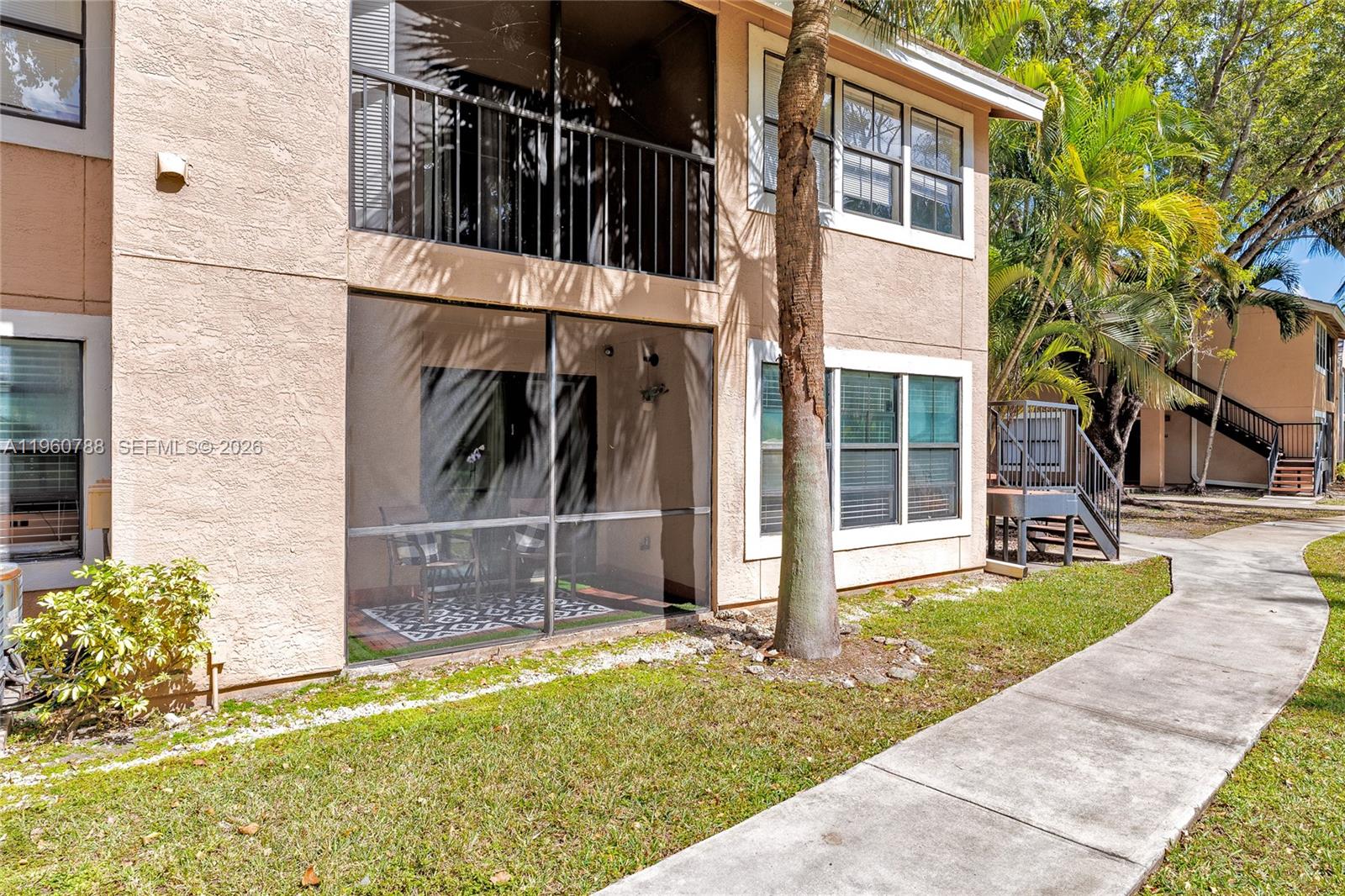 VISTA LAGO AT THE HAMMOCK - Residential
