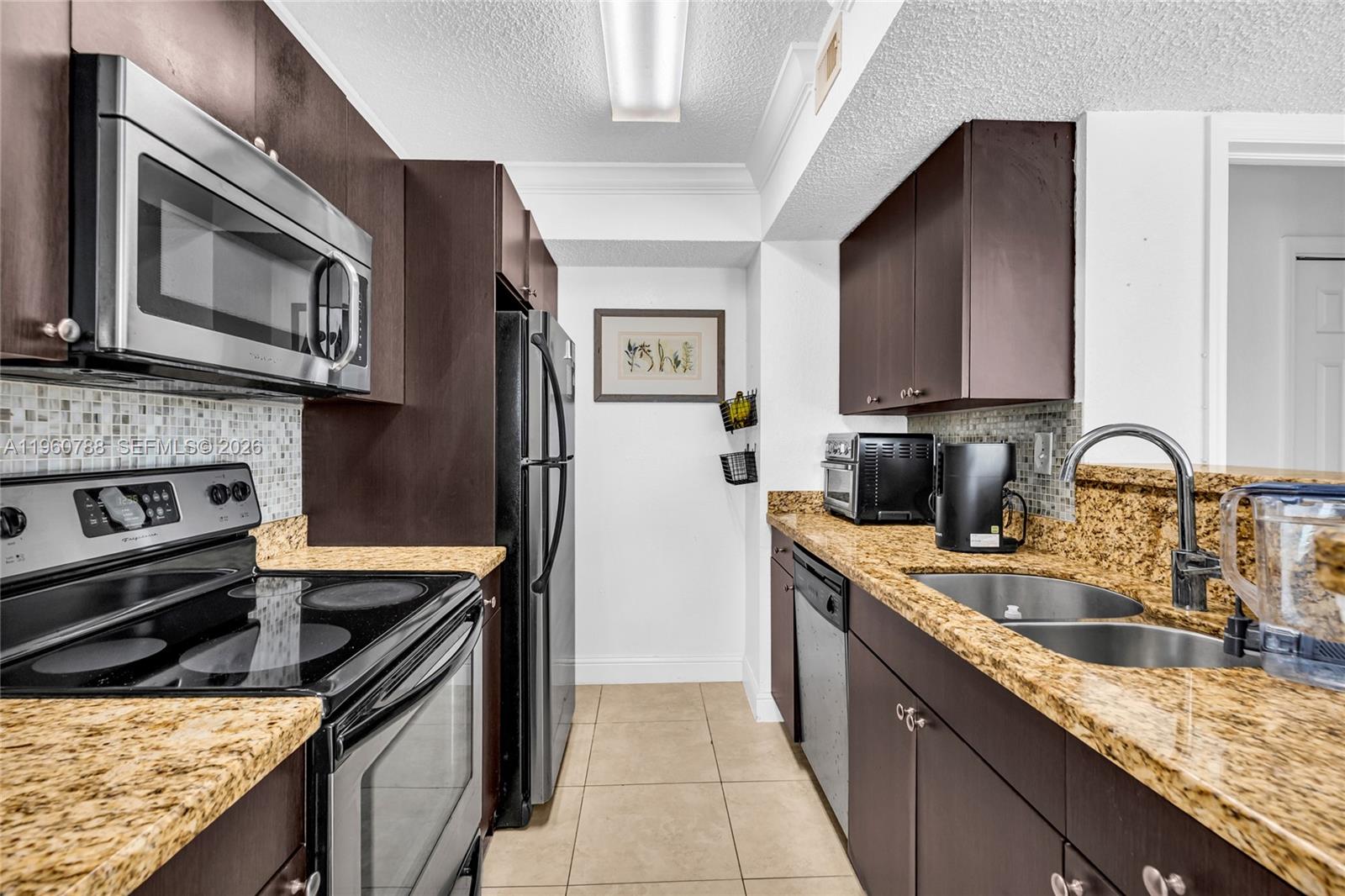 VISTA LAGO AT THE HAMMOCK - Residential