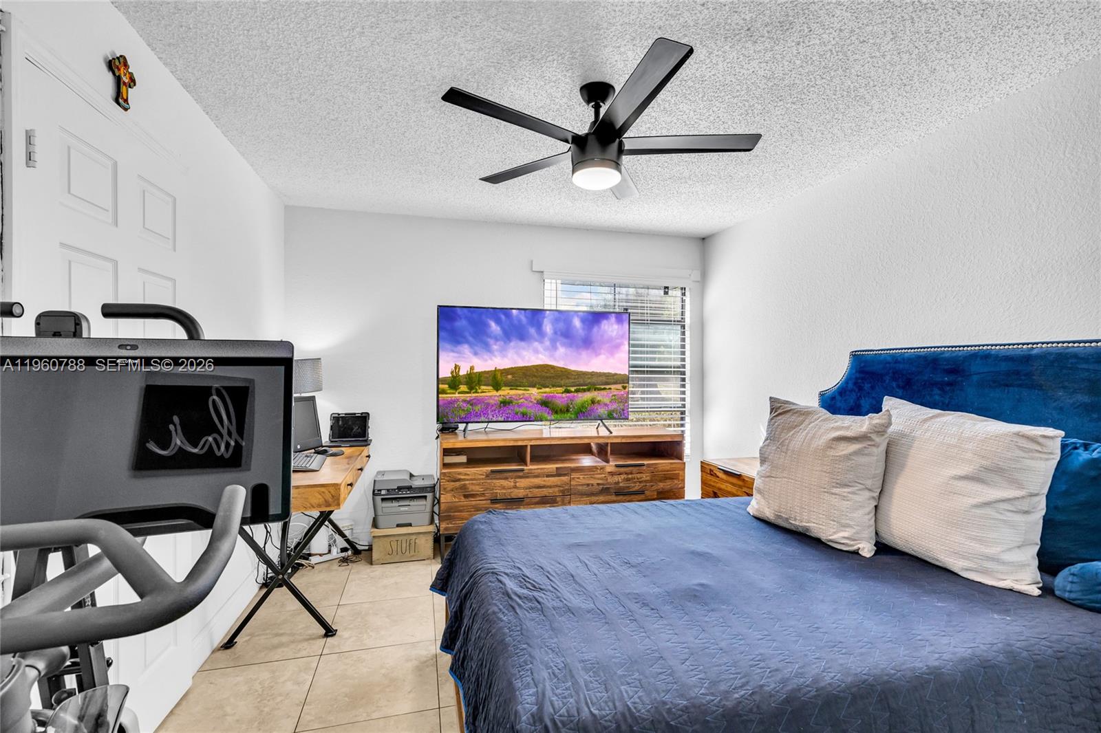 VISTA LAGO AT THE HAMMOCK - Residential