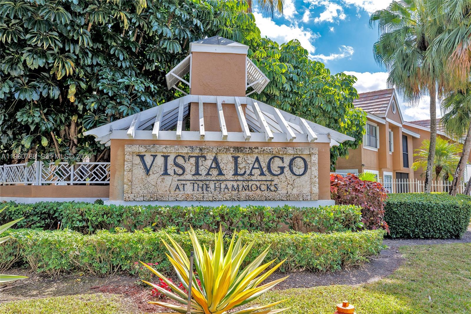 VISTA LAGO AT THE HAMMOCK - Residential
