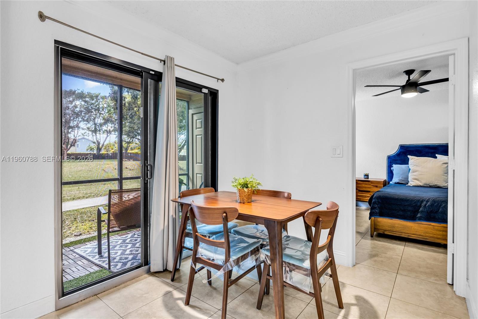 VISTA LAGO AT THE HAMMOCK - Residential