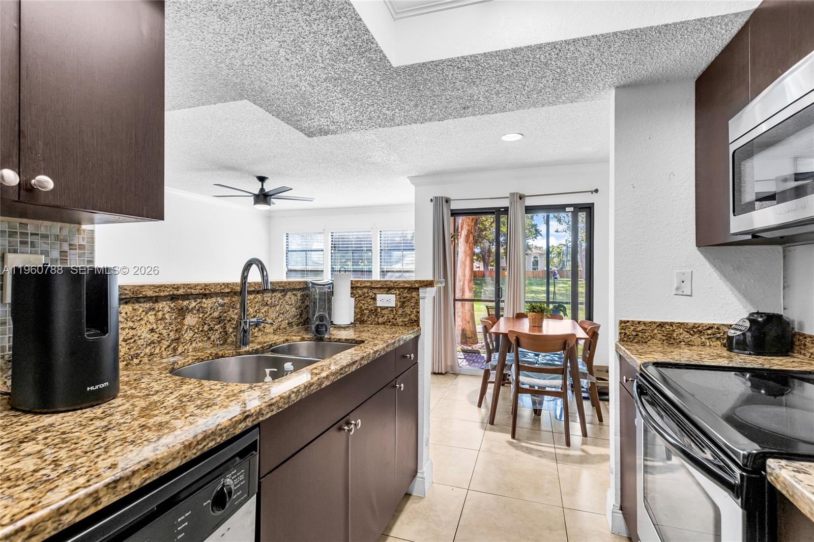 VISTA LAGO AT THE HAMMOCK - Residential