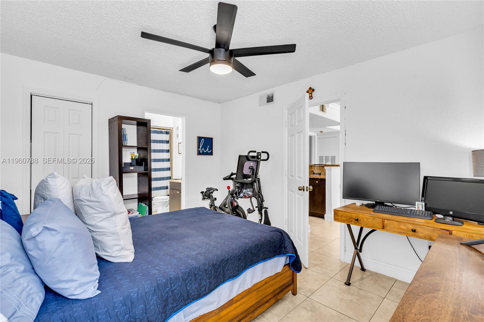 VISTA LAGO AT THE HAMMOCK - Residential