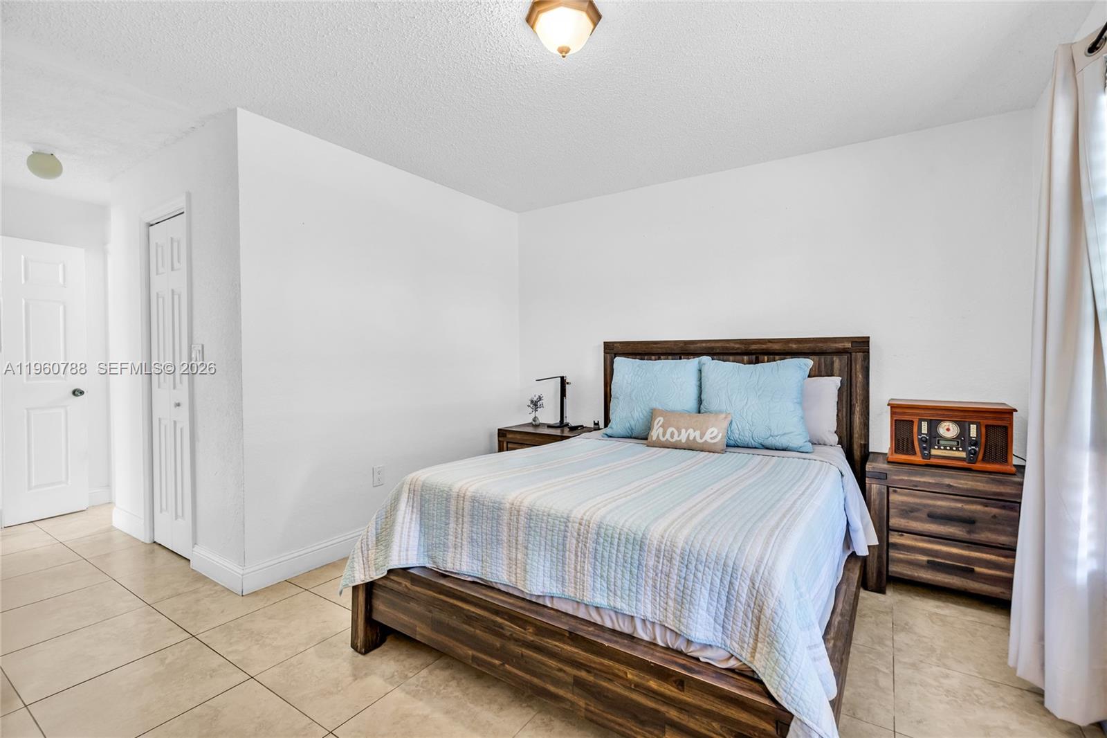 VISTA LAGO AT THE HAMMOCK - Residential