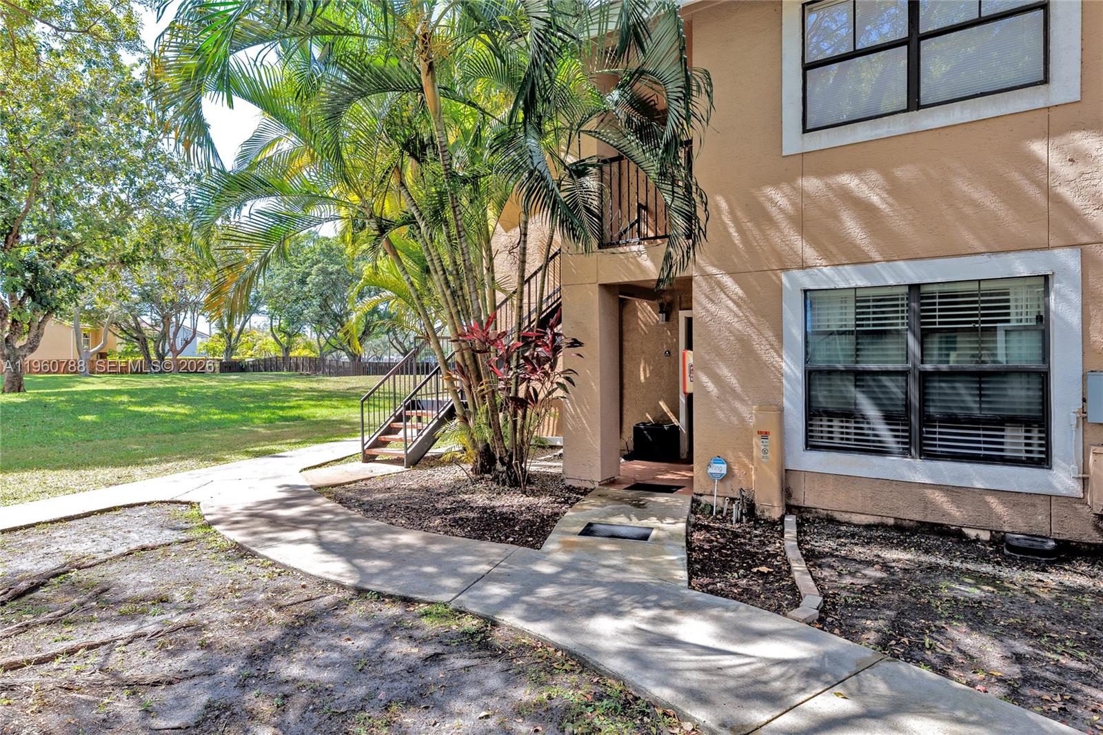 VISTA LAGO AT THE HAMMOCK - Residential