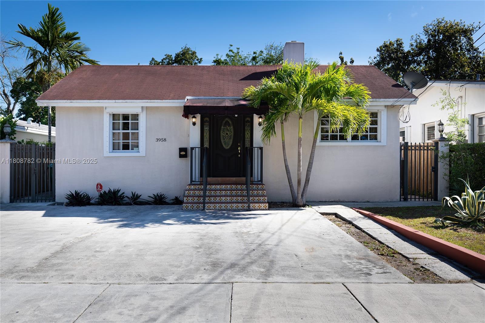 SICKLES GROVE - Residential Lease