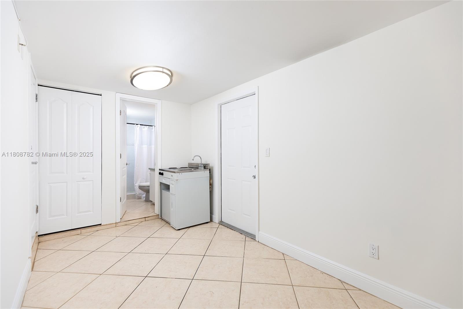 SICKLES GROVE - Residential Lease
