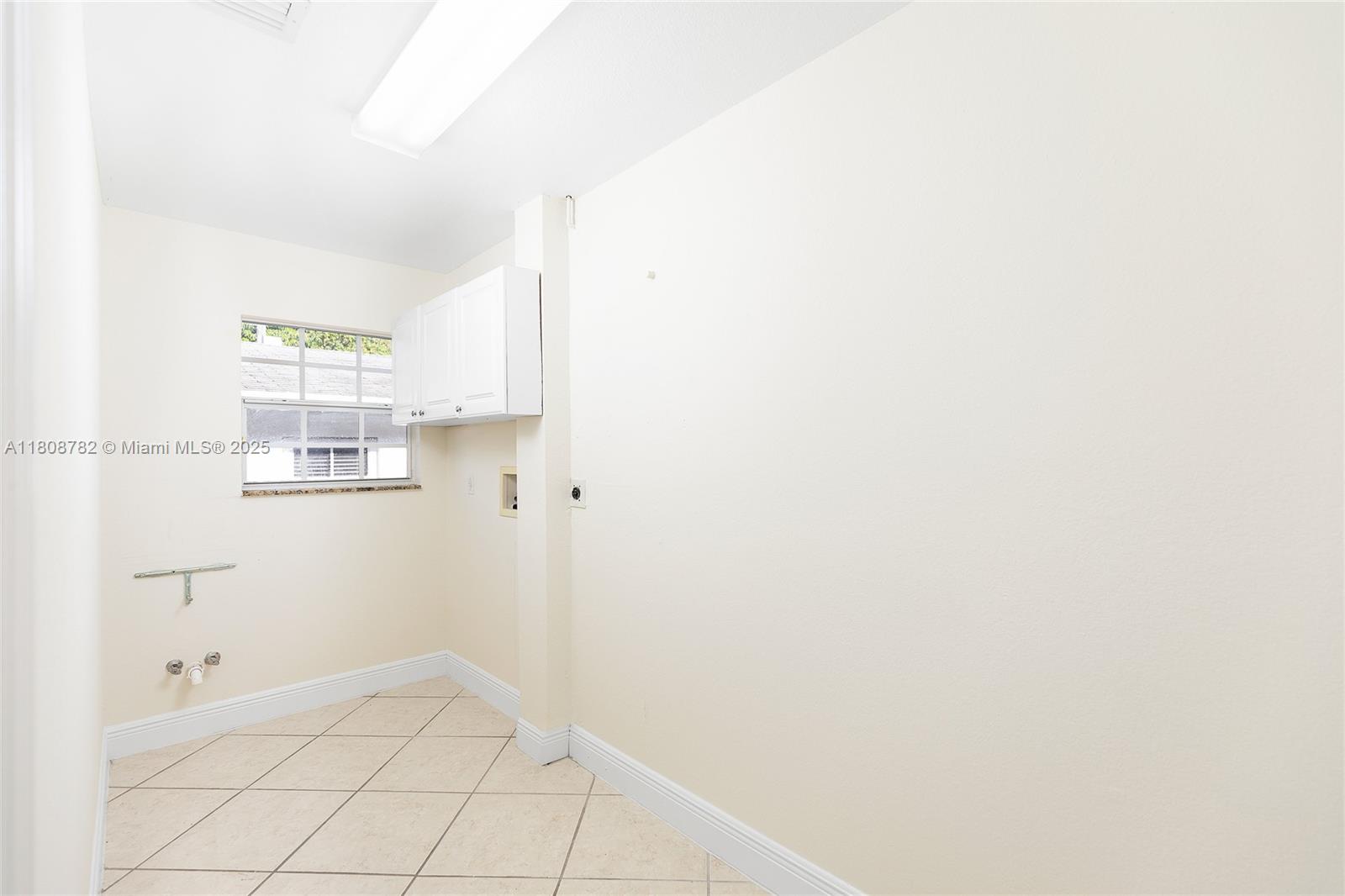 SICKLES GROVE - Residential Lease