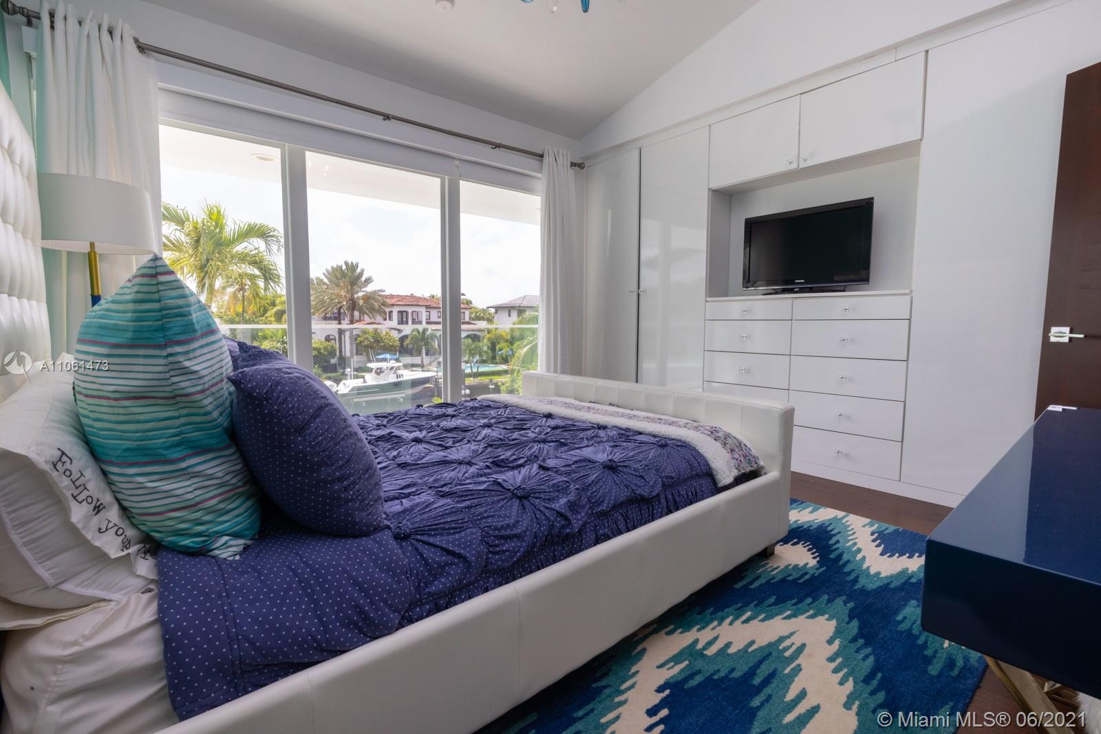 SUNRISE HARBOUR REV PL - Residential