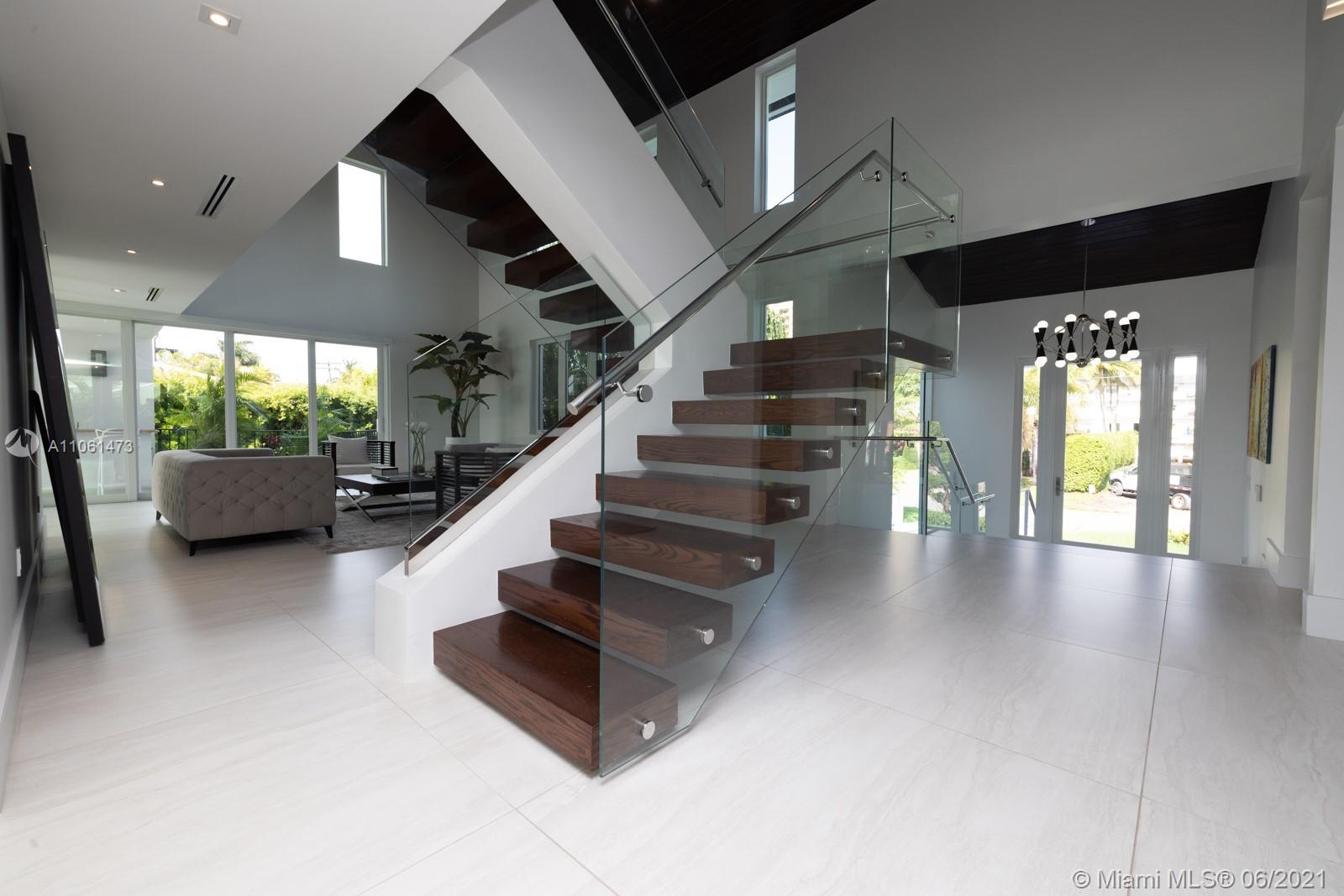 SUNRISE HARBOUR REV PL - Residential