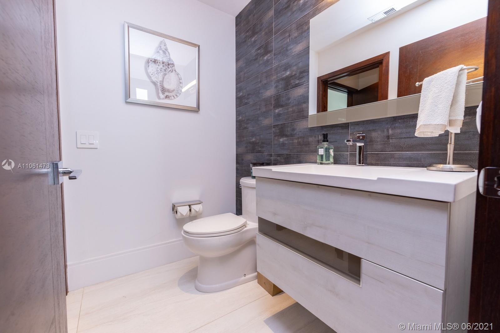 SUNRISE HARBOUR REV PL - Residential