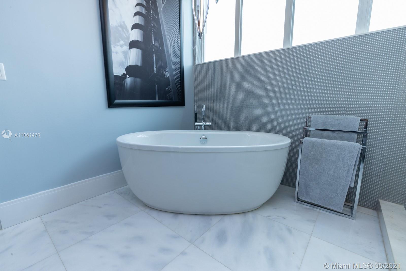 SUNRISE HARBOUR REV PL - Residential