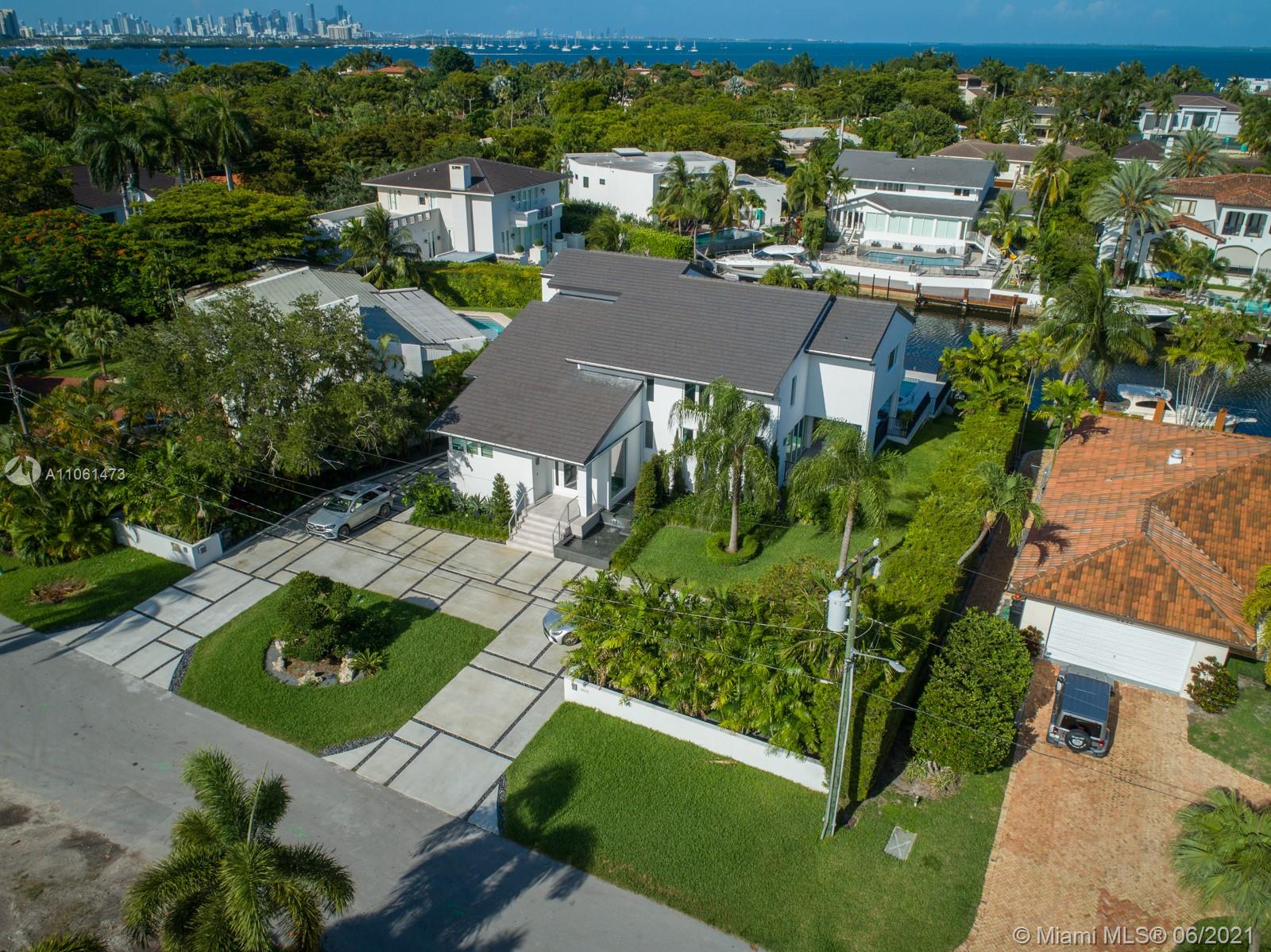 SUNRISE HARBOUR REV PL - Residential