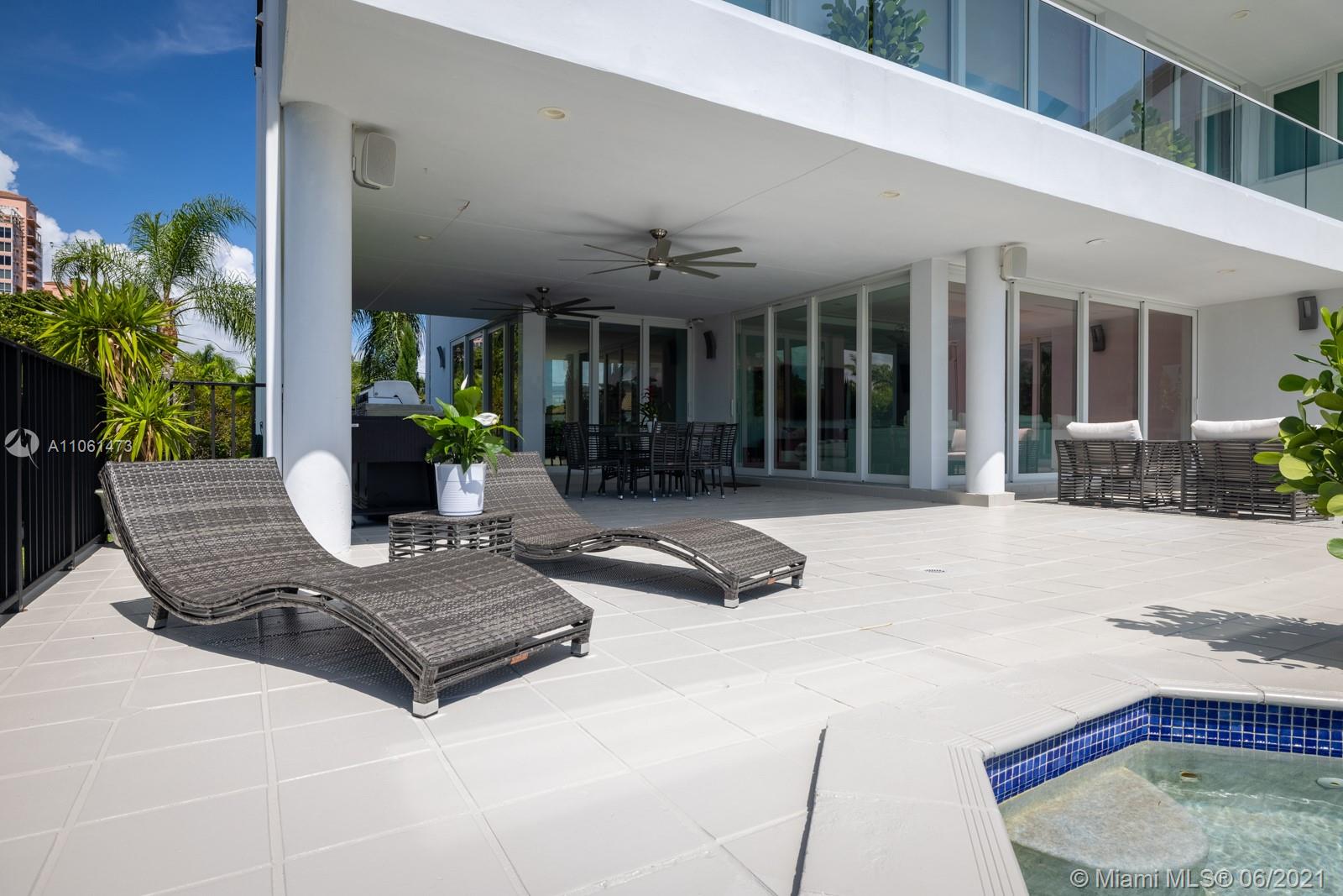 SUNRISE HARBOUR REV PL - Residential