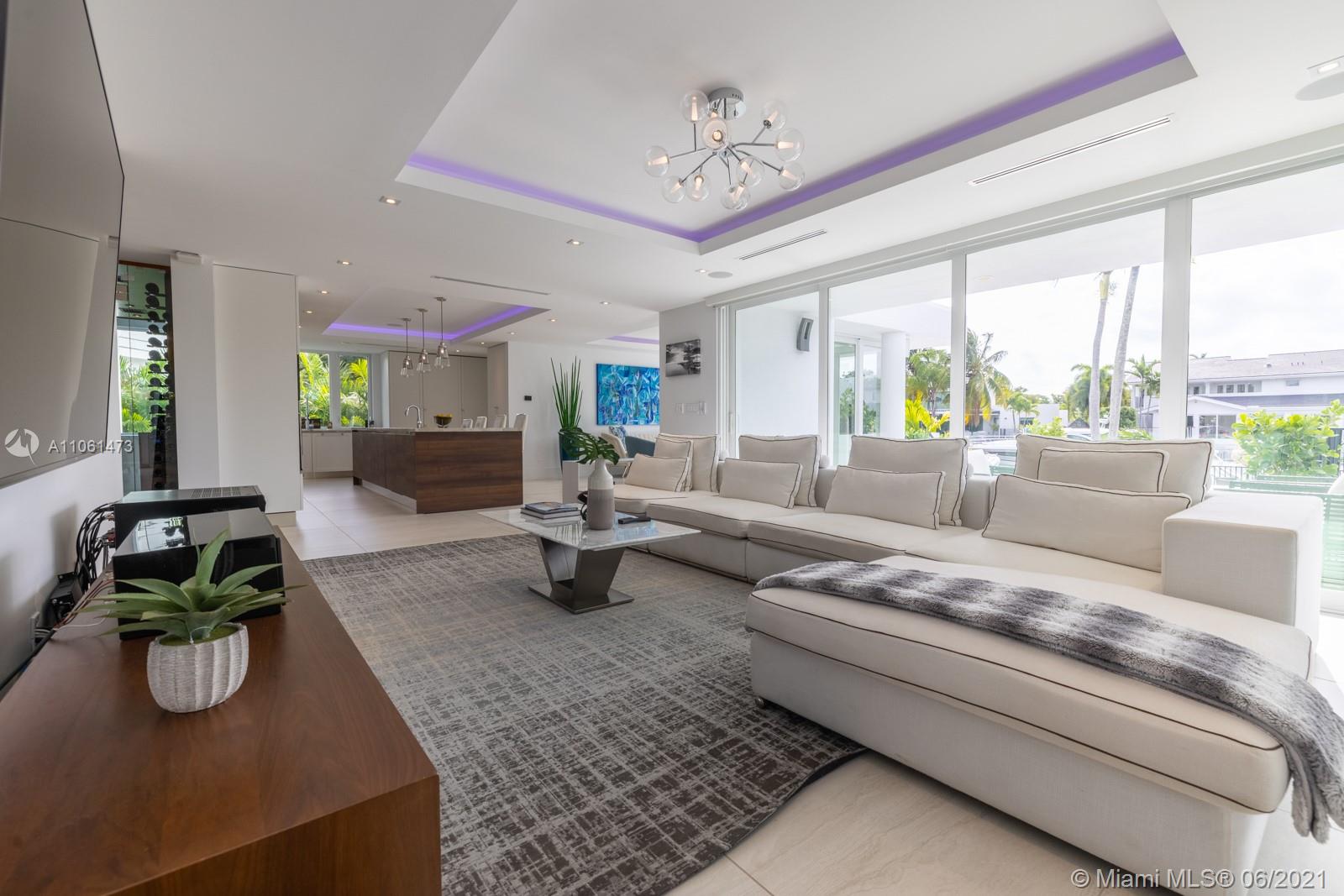 SUNRISE HARBOUR REV PL - Residential