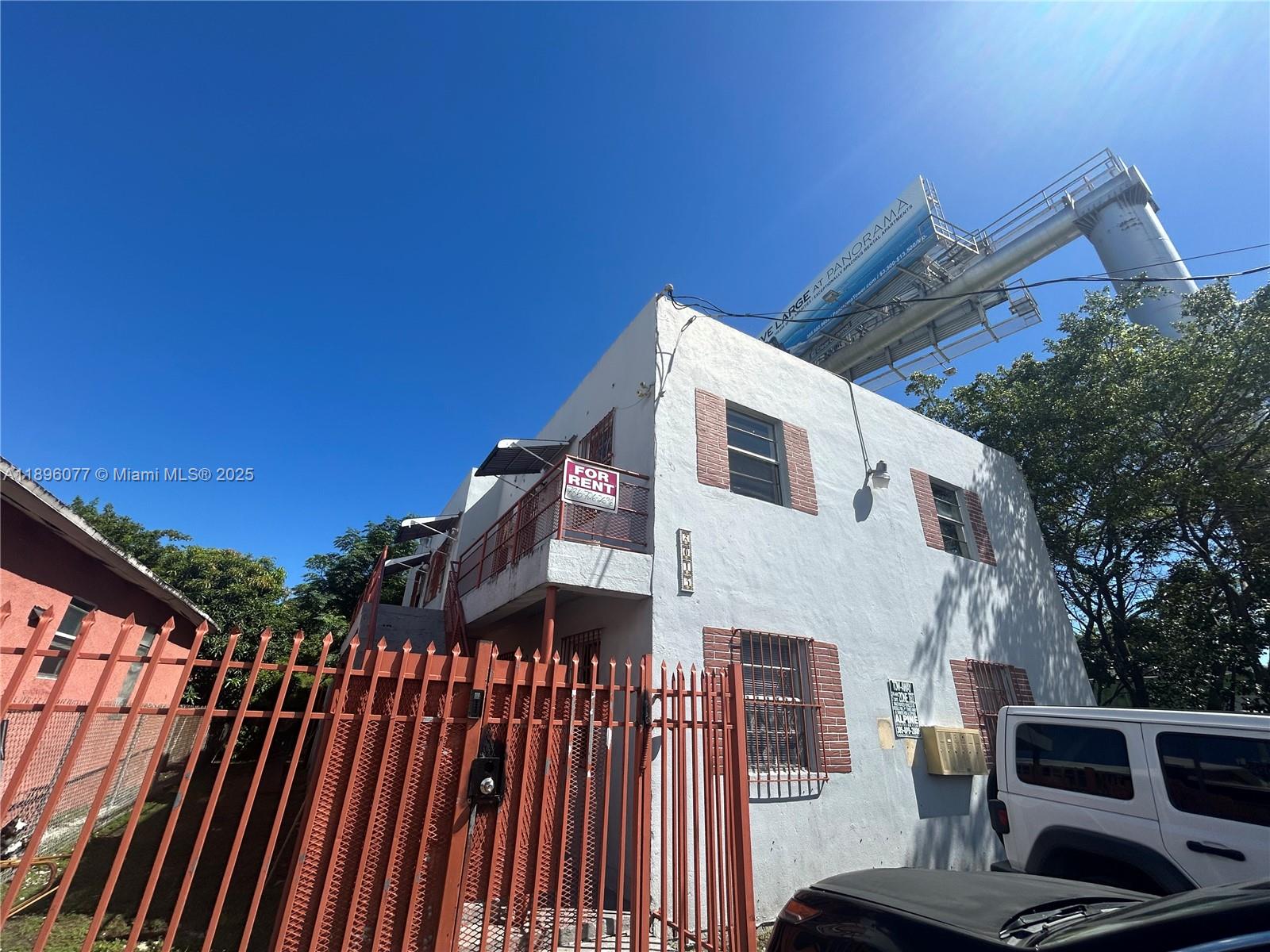 2015 NW 6th Pl