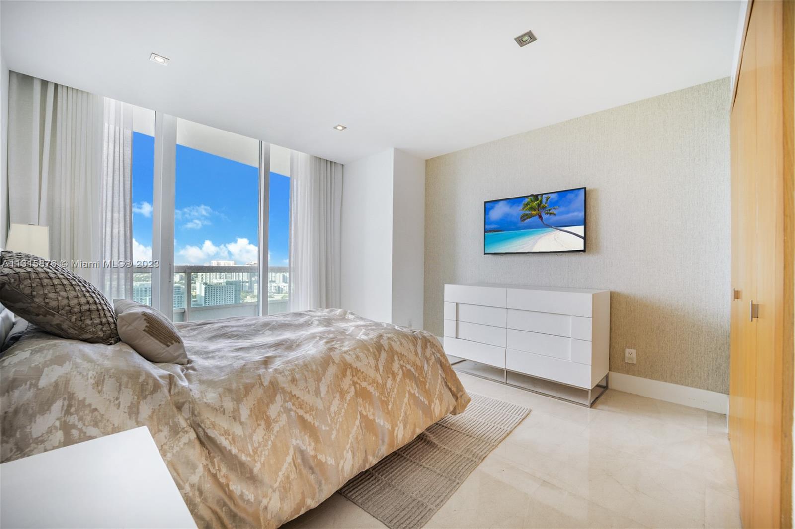 SANTA MARIA CONDO - Residential