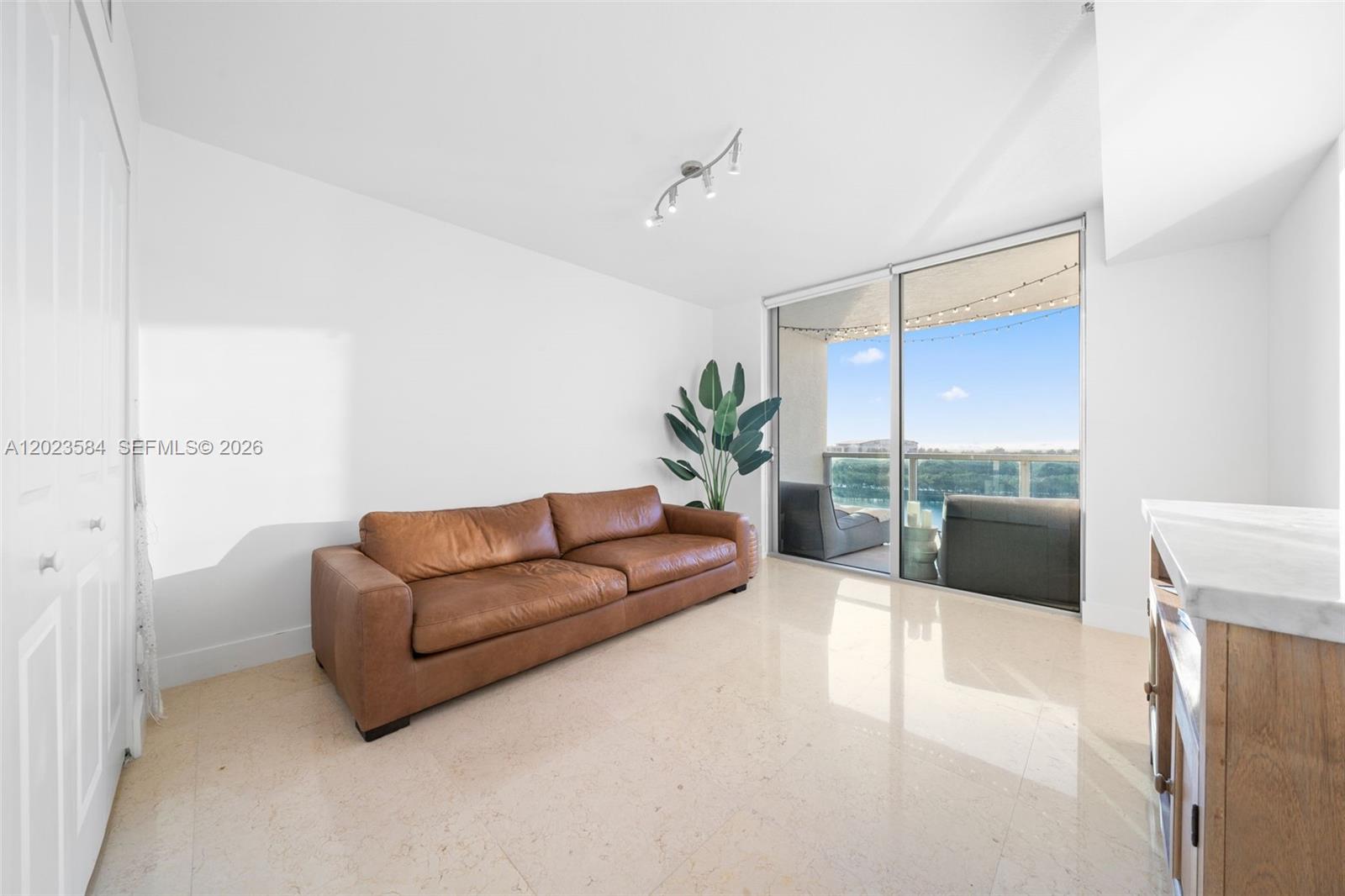 TAO SAWGRASS CONDOMINIUM - Residential