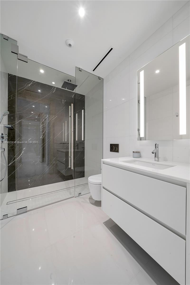 300 Biscayne Boulevard Way - Residential