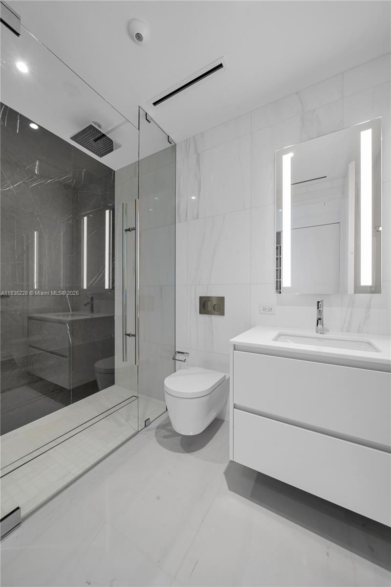 300 Biscayne Boulevard Way - Residential