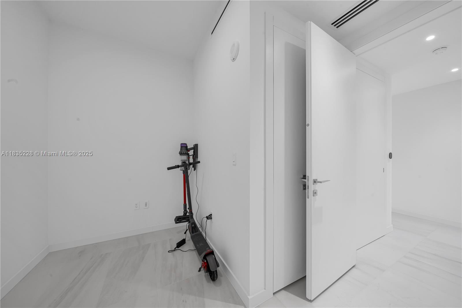 300 Biscayne Boulevard Way - Residential