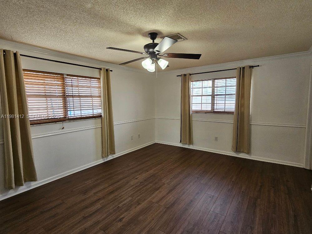 FLORAL PARK LANTANA - Residential Lease