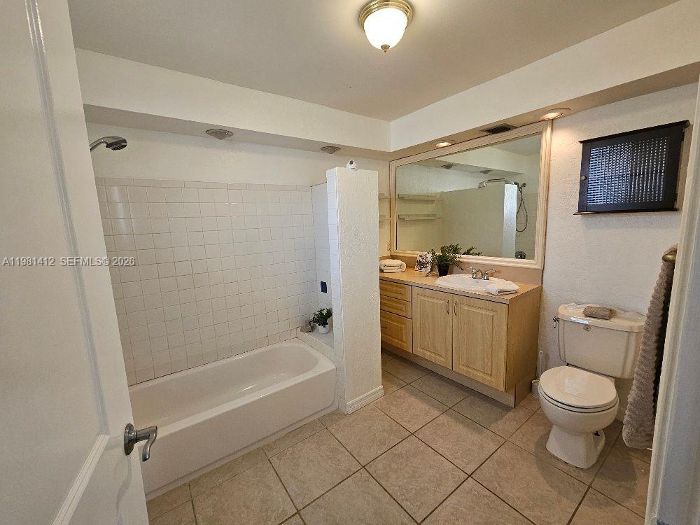 FLORAL PARK LANTANA - Residential Lease