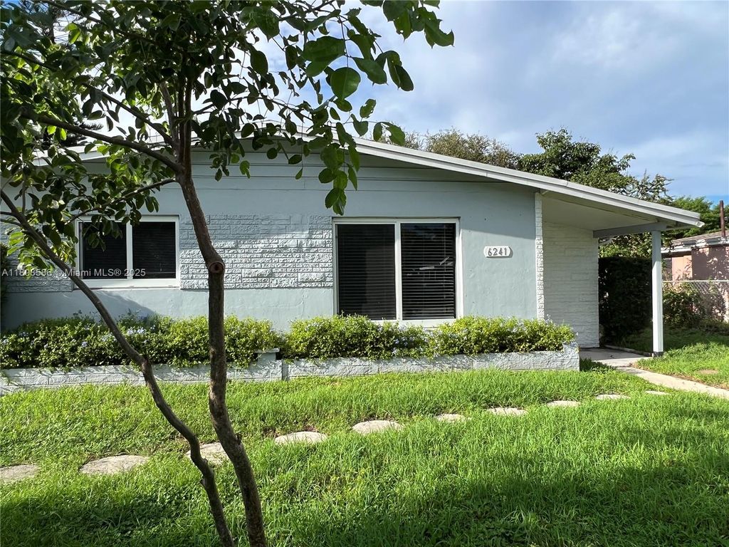 Photo of 6241 SW 38th Ct, Davie, FL 33314 (MLS # A11898586)