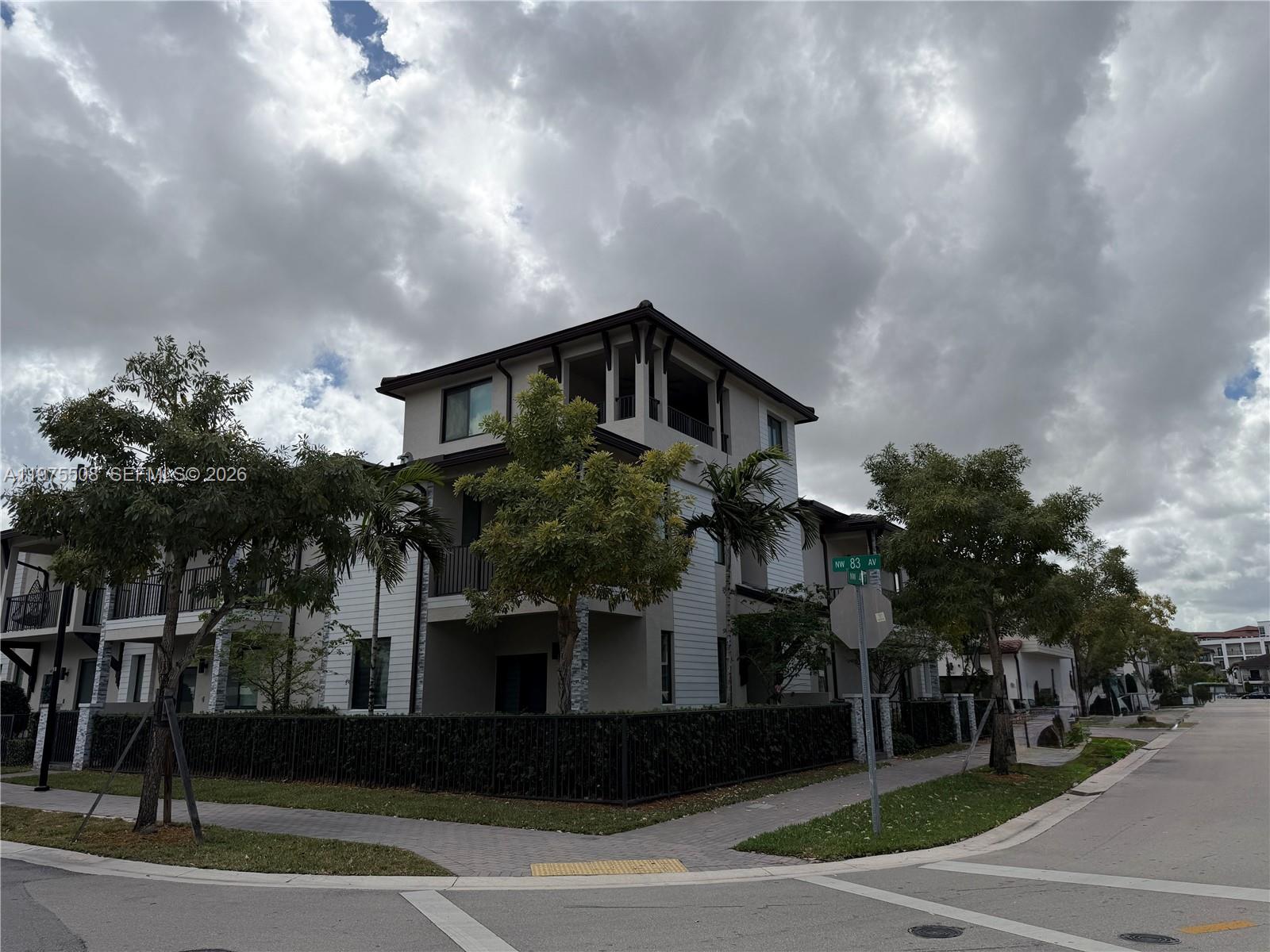 8304 NW 49th St