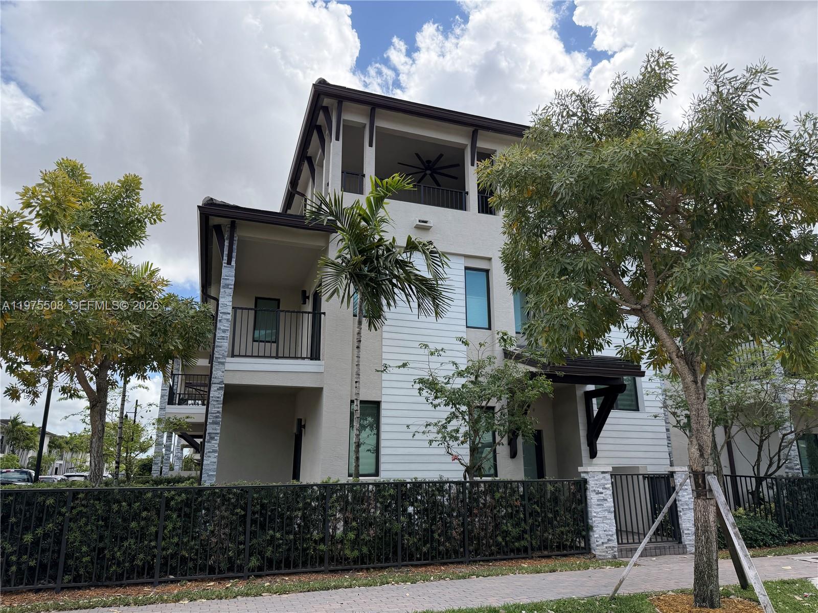 8304 NW 49th St