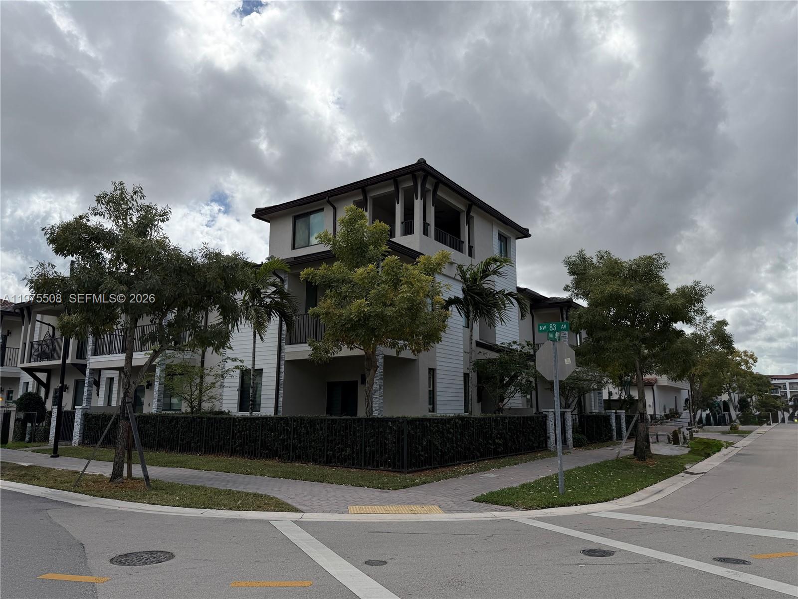 8304 NW 49th St
