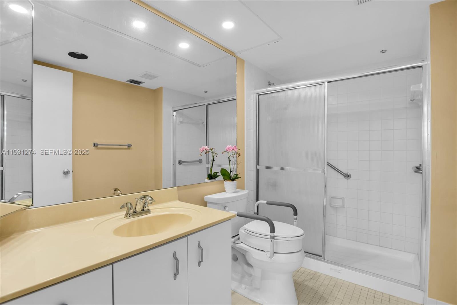 CAMBRIDGE AT CENTURY VILL - Residential