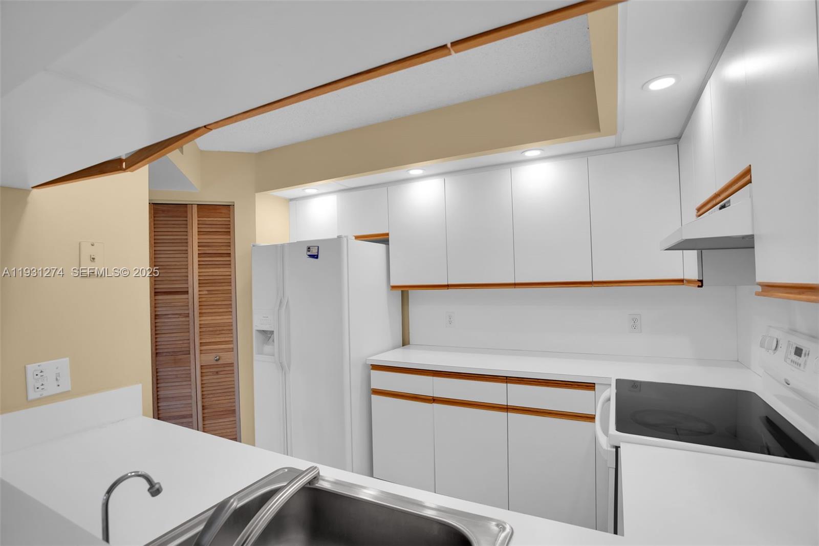 CAMBRIDGE AT CENTURY VILL - Residential