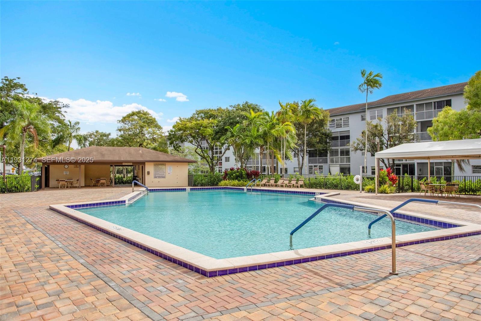 CAMBRIDGE AT CENTURY VILL - Residential